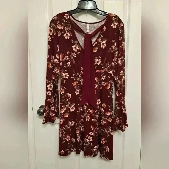 ❤️ Pretty Xhilaration Burgandy Floral Dress Small Bell Sleeve Long  Sleeved - Picture 1 of 8